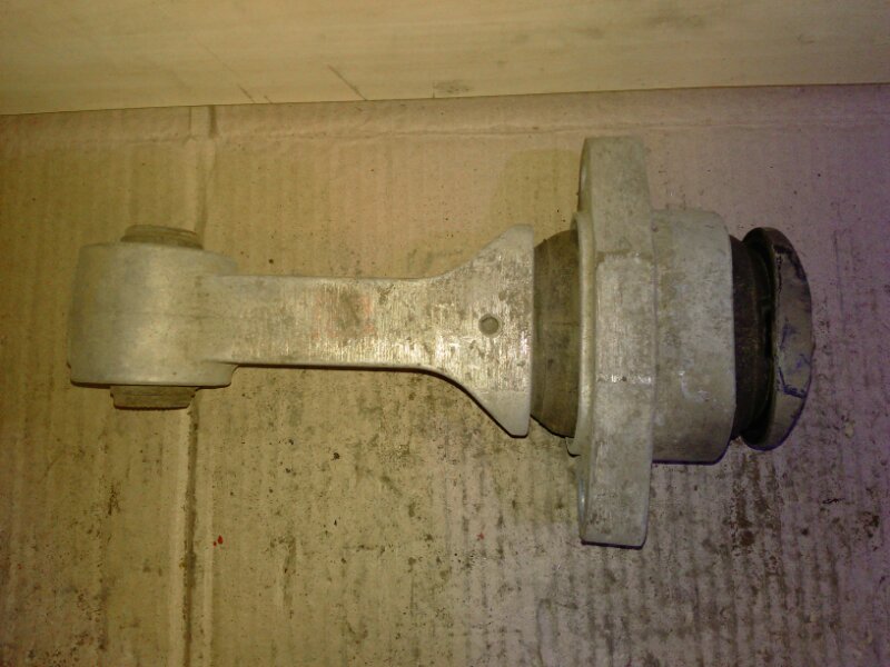 Опора двигателя