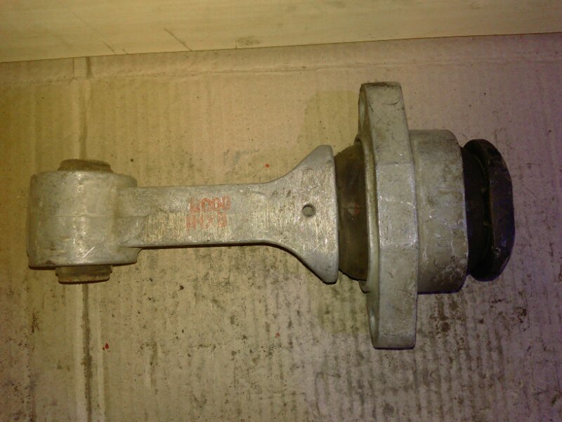 Опора двигателя