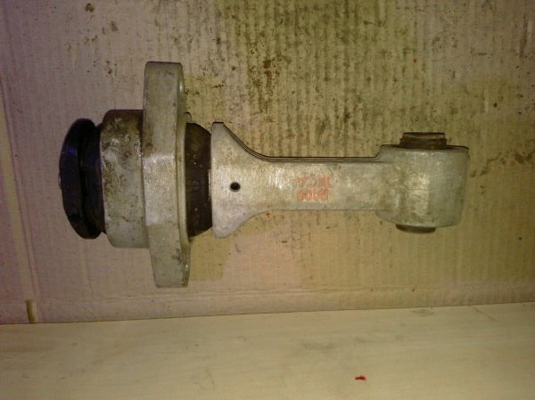 Опора двигателя