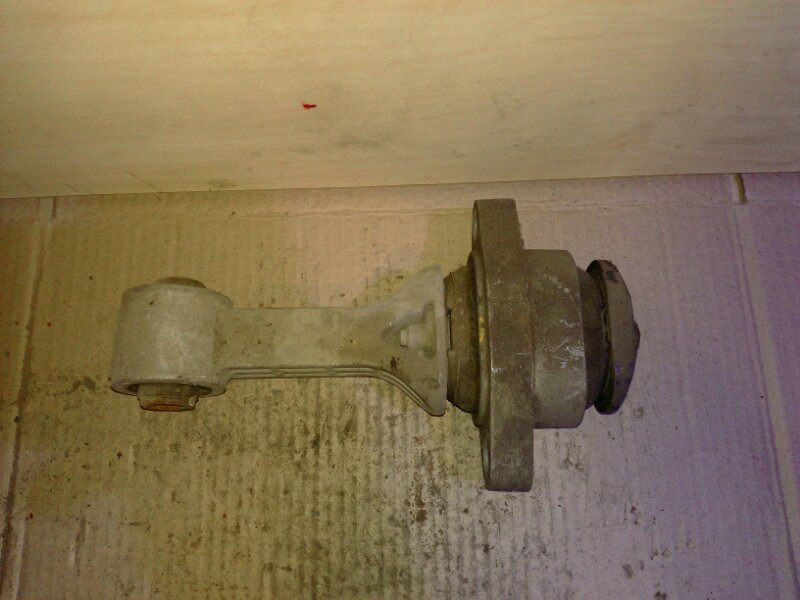 Опора двигателя