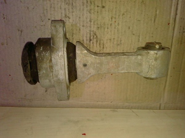 Опора двигателя