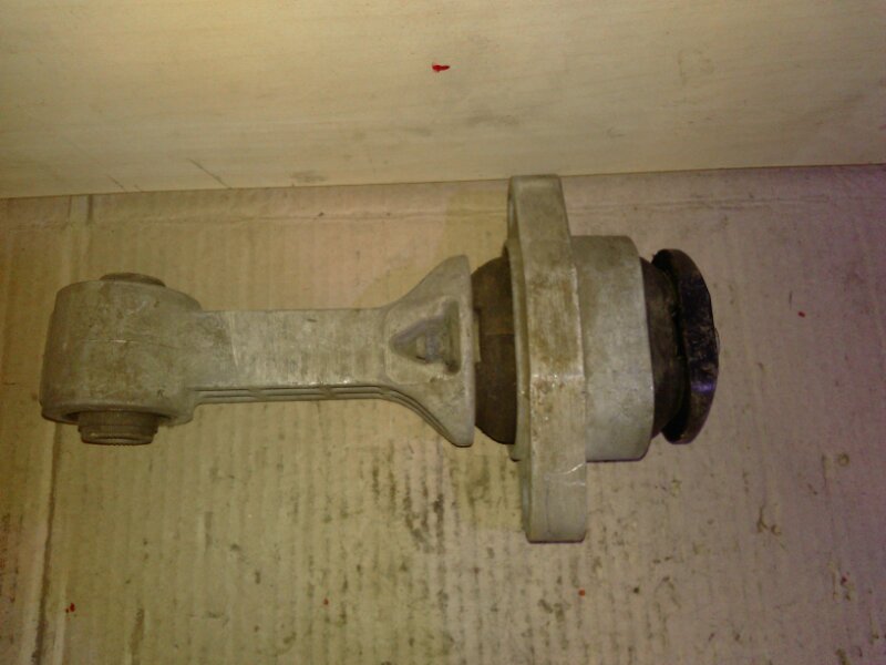 Опора двигателя