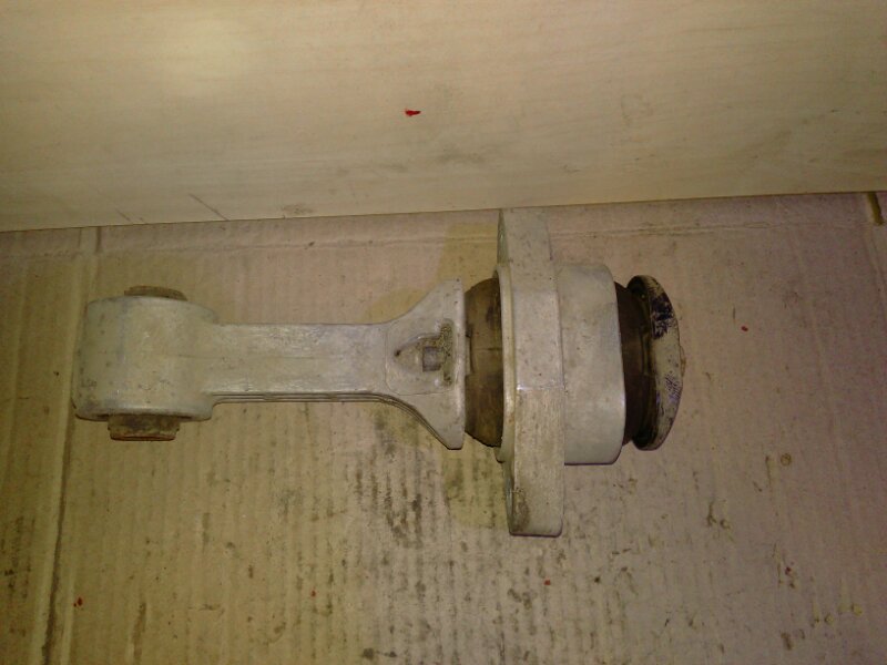 Опора двигателя