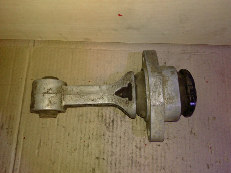 Опора двигателя