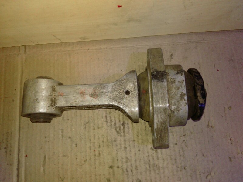 Опора двигателя