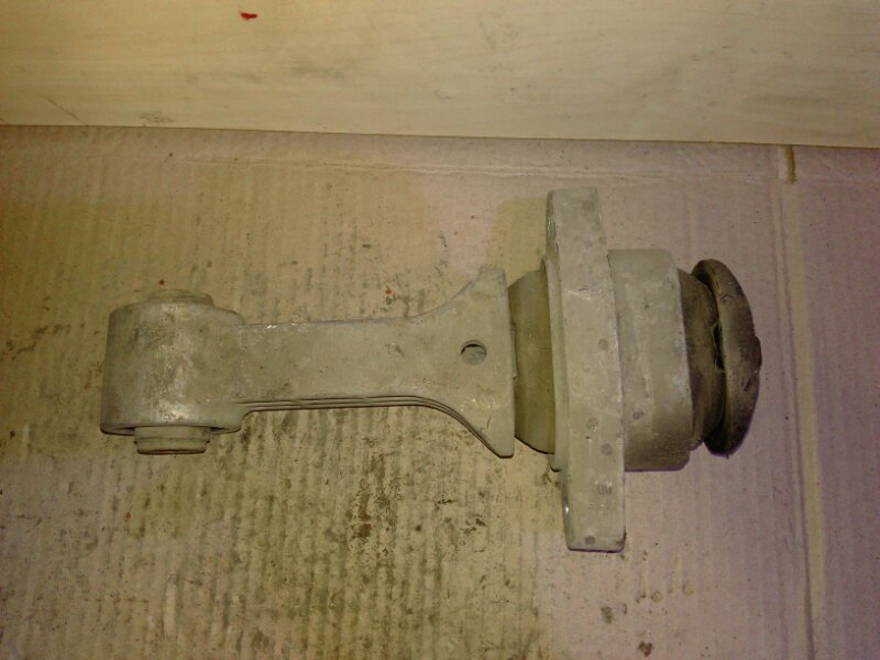 Опора двигателя