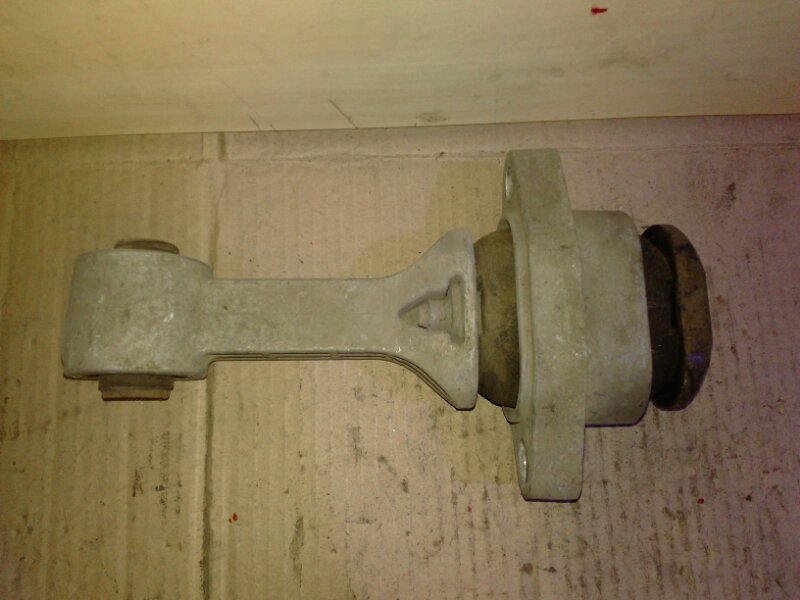 Опора двигателя