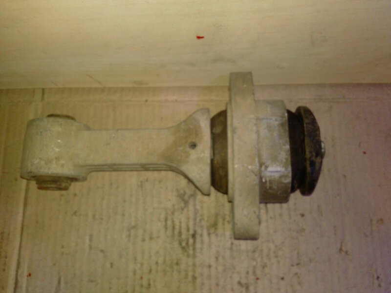 Опора двигателя