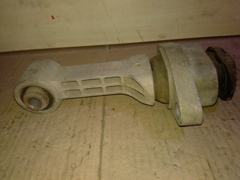 Опора двигателя