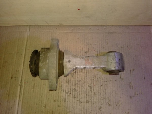 Опора двигателя