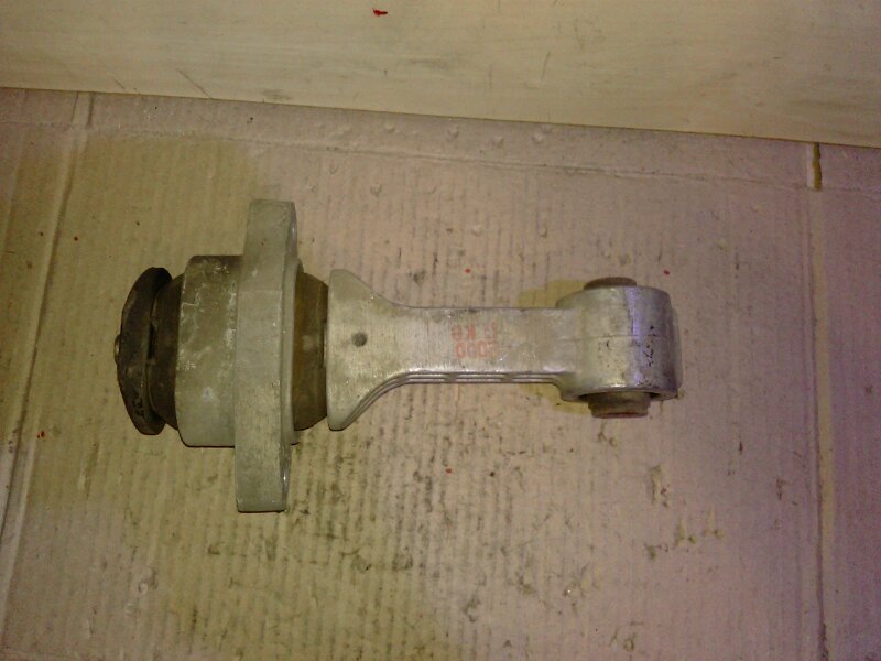 Опора двигателя