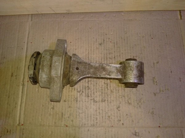 Опора двигателя