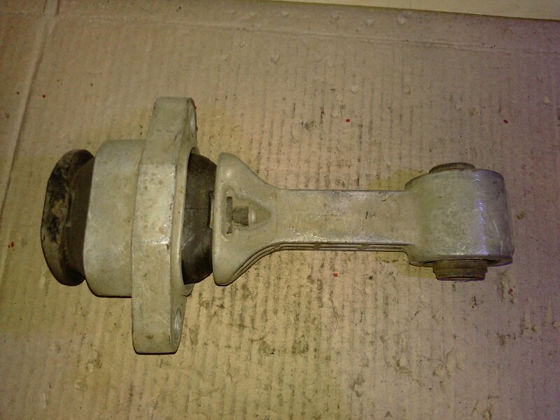 Опора двигателя