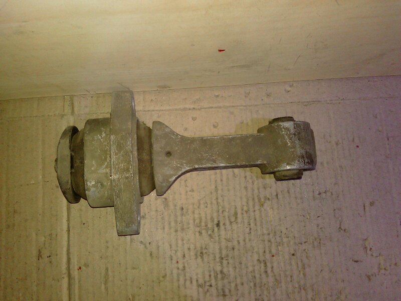 Опора двигателя