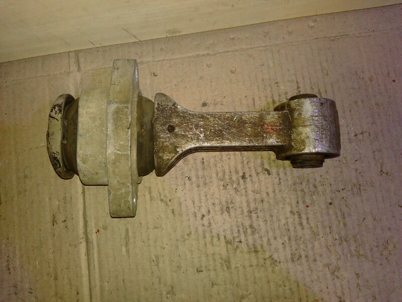 Опора двигателя