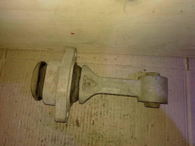 Опора двигателя