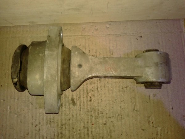 Опора двигателя