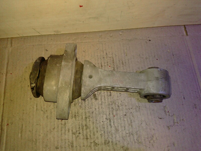 Опора двигателя