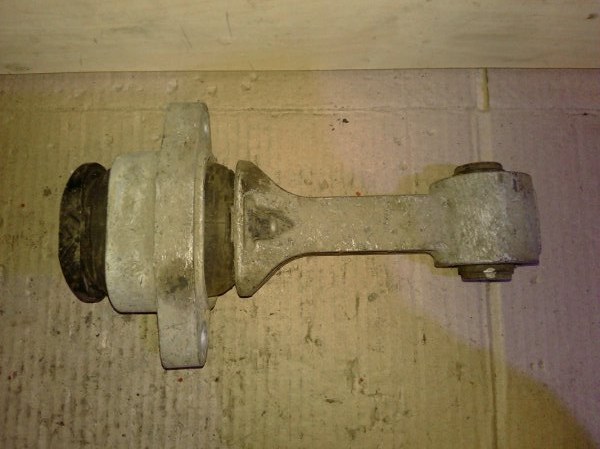 Опора двигателя