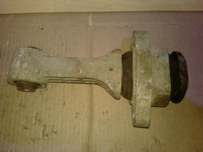 Опора двигателя