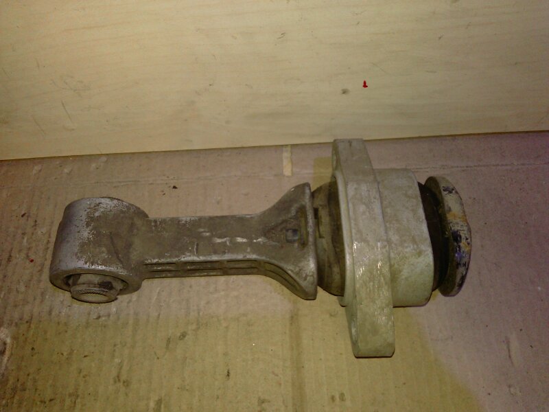 Опора двигателя