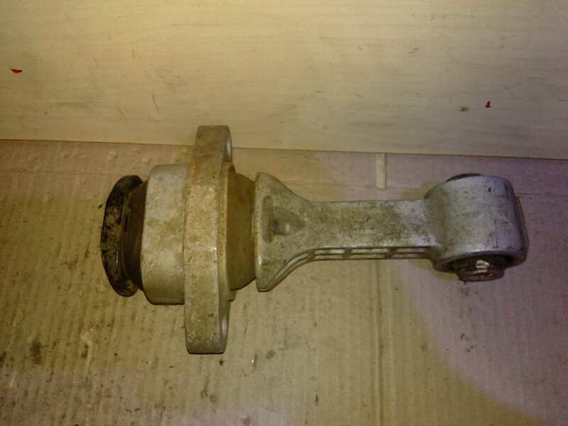 Опора двигателя