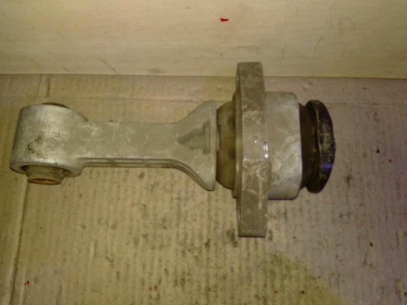 Опора двигателя