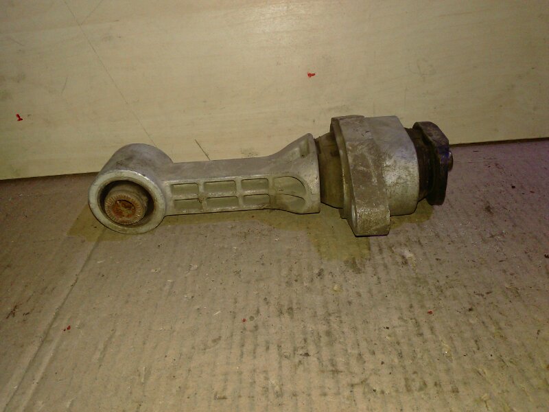 Опора двигателя