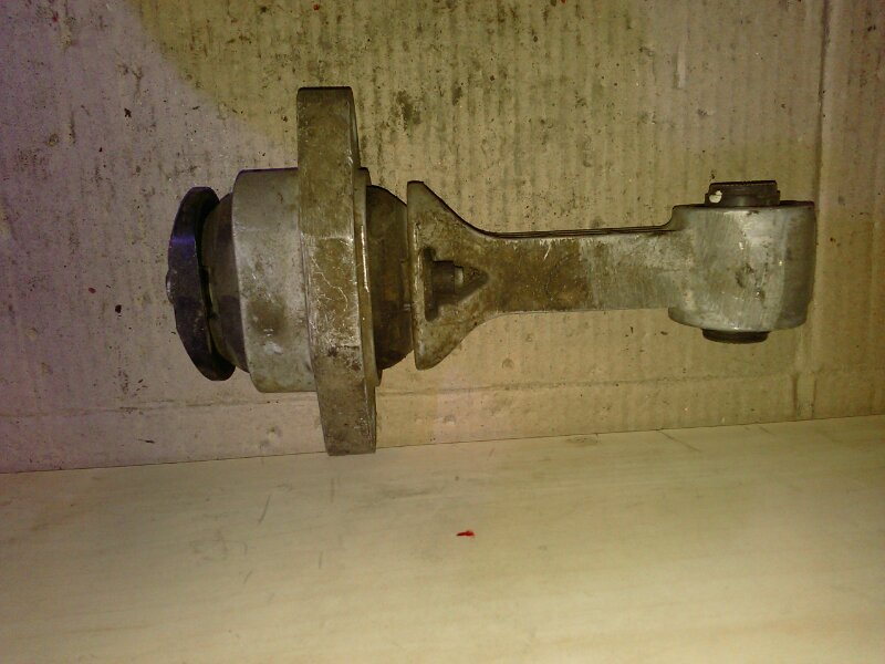 Опора двигателя