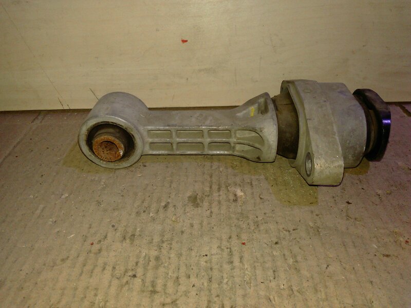 Опора двигателя