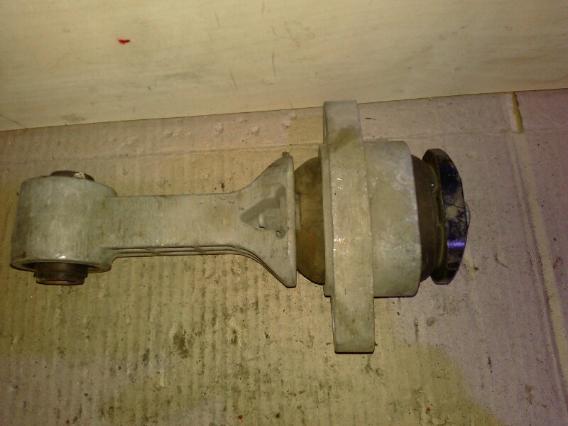 Опора двигателя