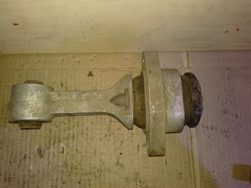 Опора двигателя