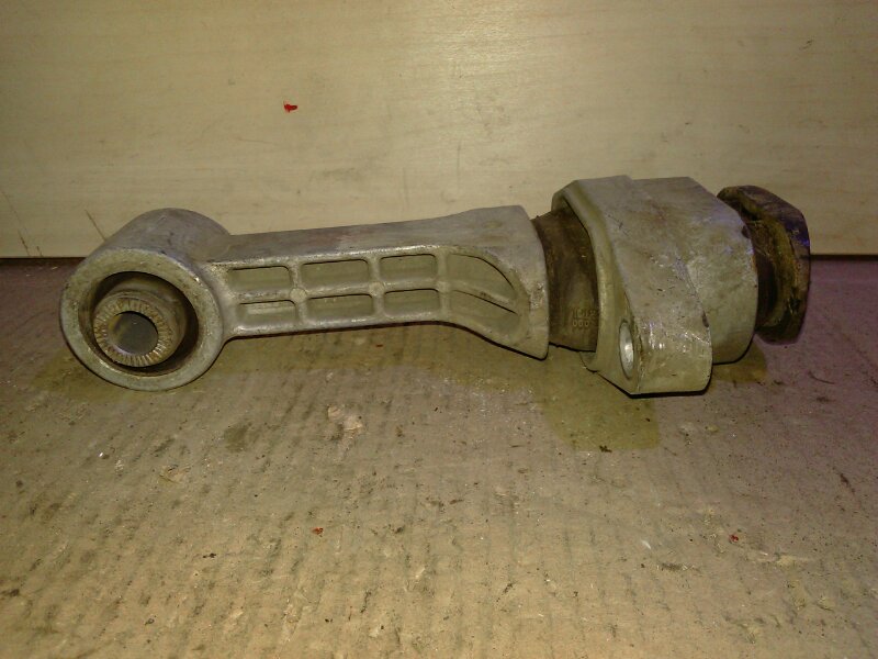 Опора двигателя