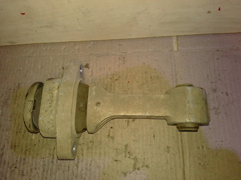 Опора двигателя