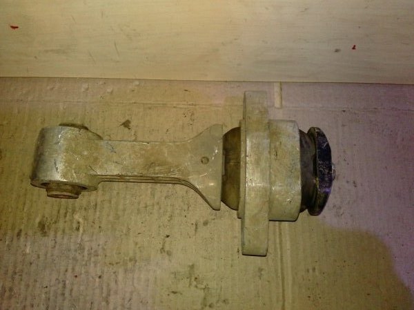 Опора двигателя