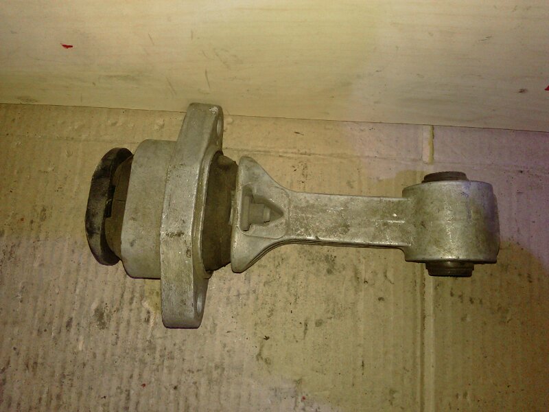 Опора двигателя