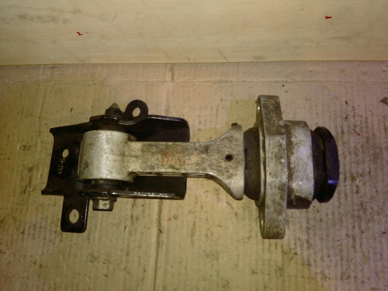 Опора двигателя