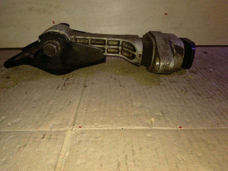 Опора двигателя