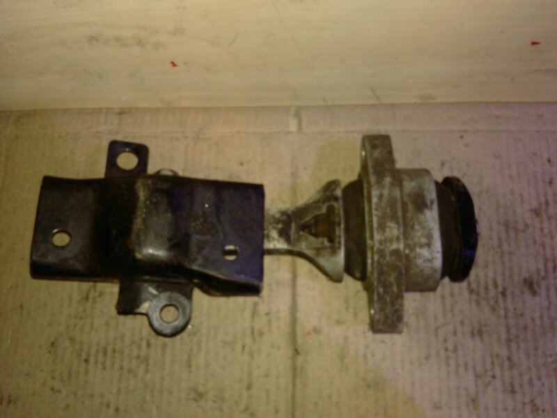 Опора двигателя