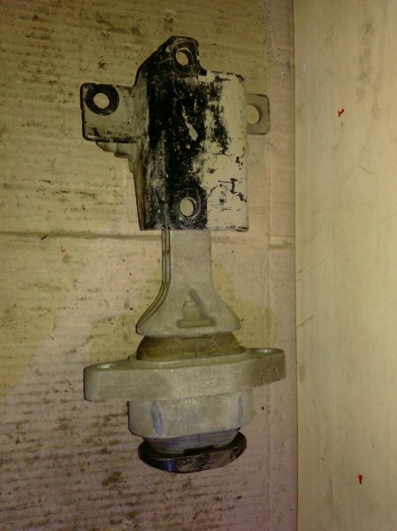 Опора двигателя