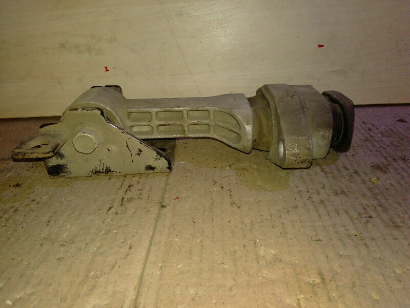 Опора двигателя