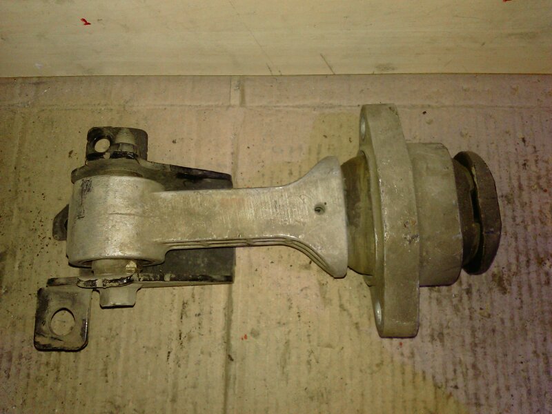 Опора двигателя