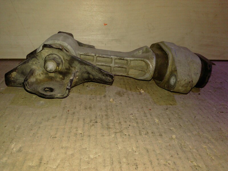 Опора двигателя