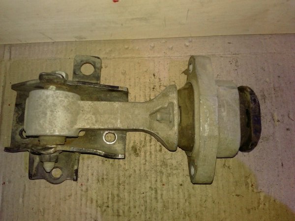 Опора двигателя