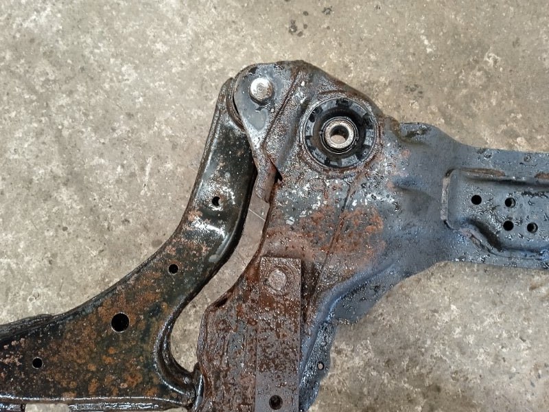 Балка подмоторная