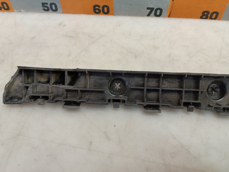 Кронштейн заднего бампера