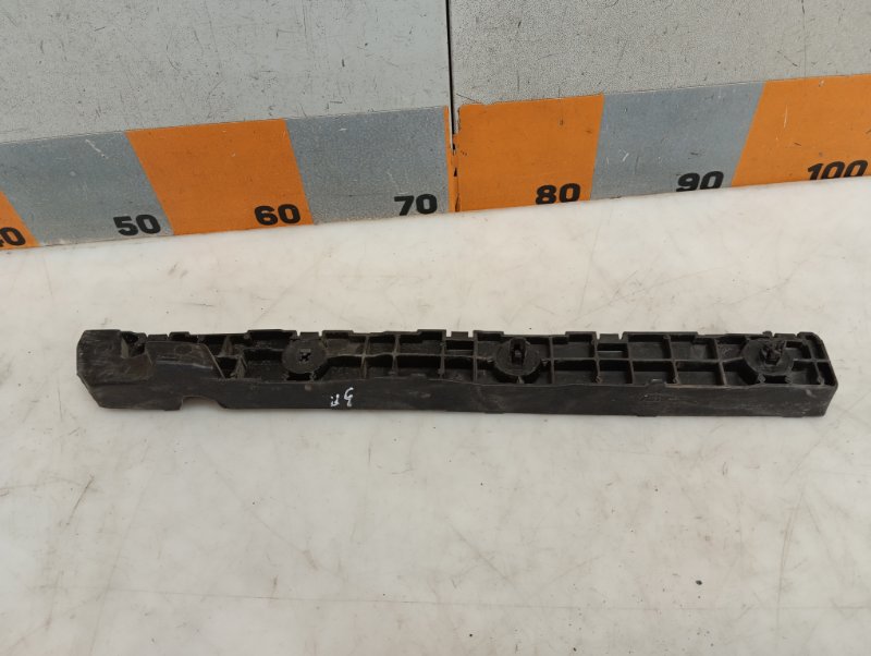 Кронштейн заднего бампера