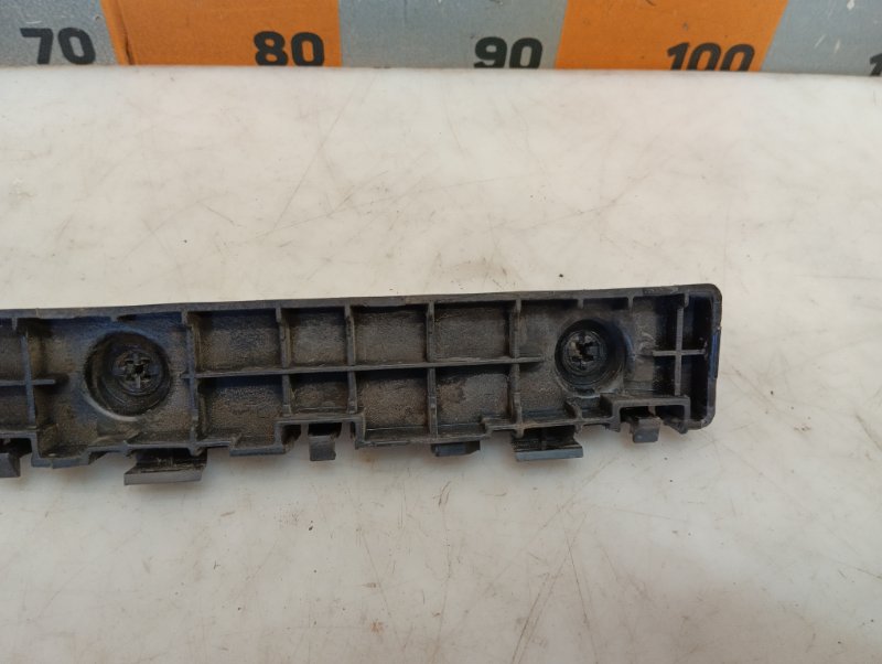 Кронштейн заднего бампера