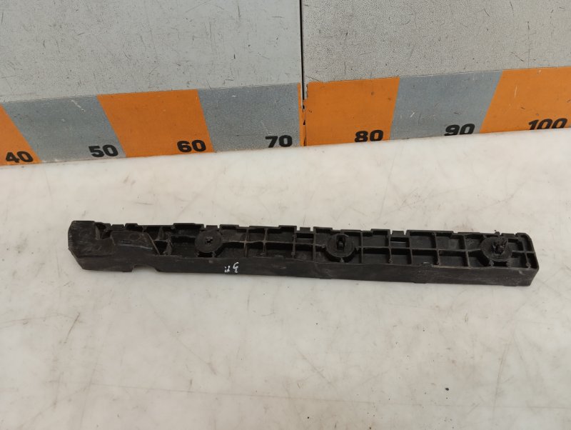 Кронштейн заднего бампера