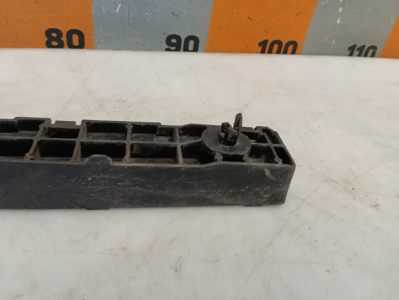 Кронштейн заднего бампера